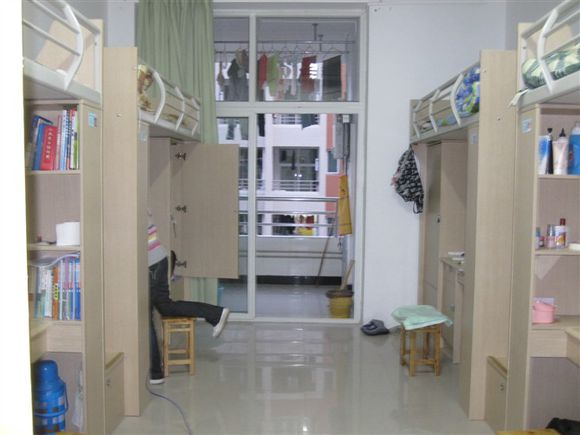 三峡大学科技学院寝室图片