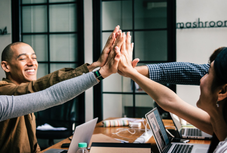 与人交往还在察言观色微表情才是提高社交质量的关键