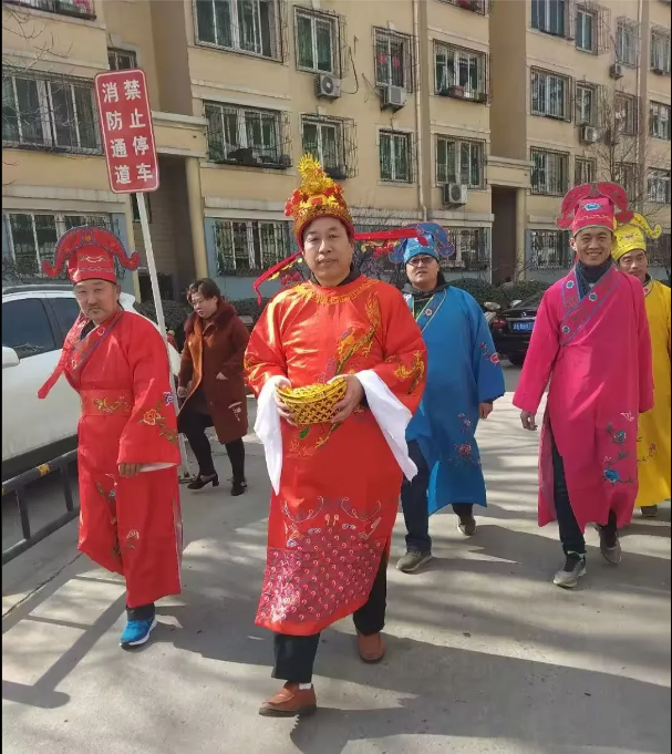 山東籍當代名人姓名學大師顏廷利：民間踩高蹺表演的來歷和寓意之新解