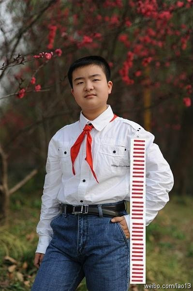 霸气外露-黄艺博当选中国少先队武汉市总队长的留影 - 真实世界经济学